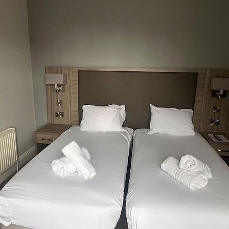 St Andrews Town Hotel 드로이트위치 외부 사진