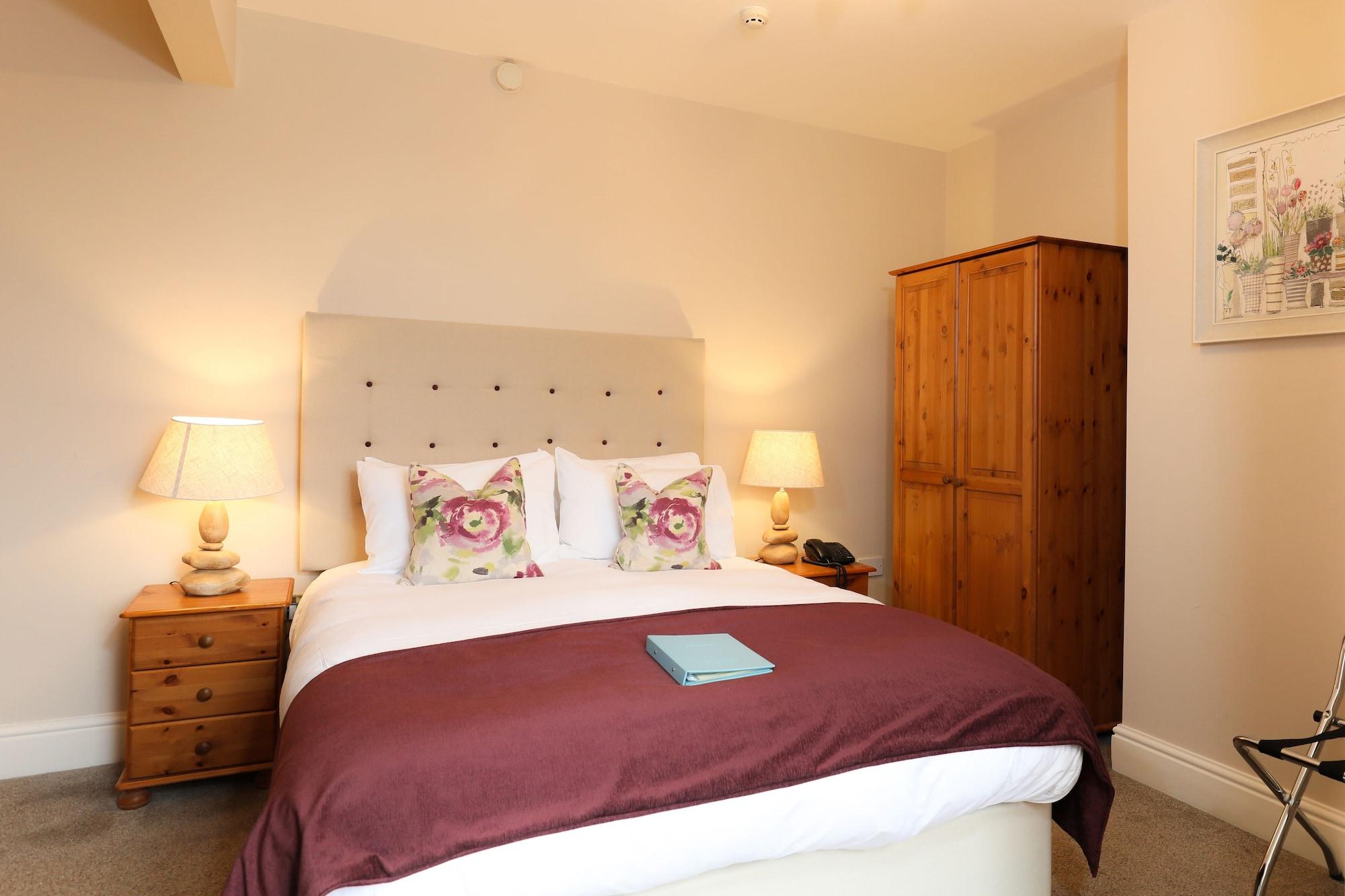 St Andrews Town Hotel 드로이트위치 외부 사진
