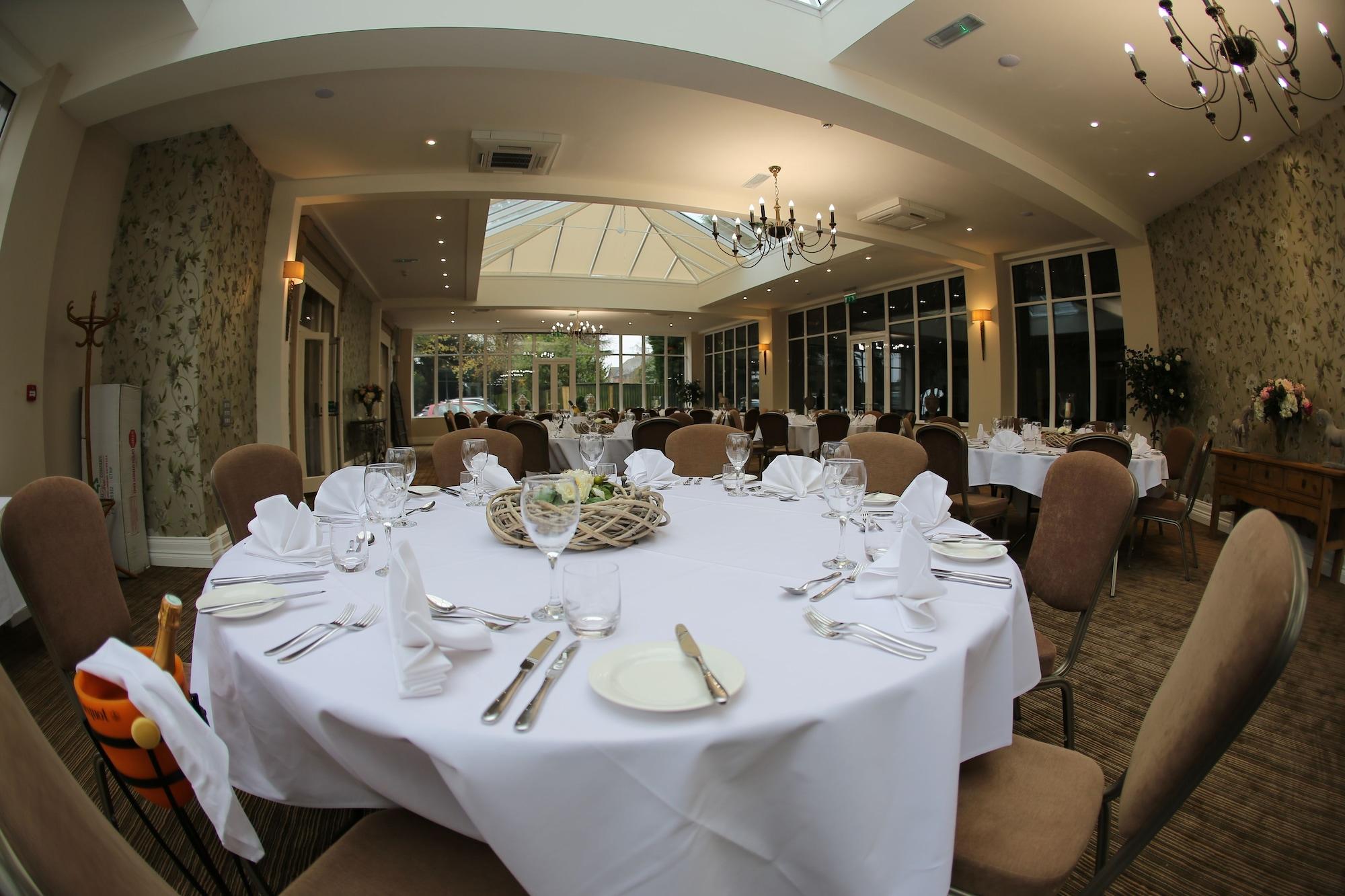 St Andrews Town Hotel 드로이트위치 외부 사진