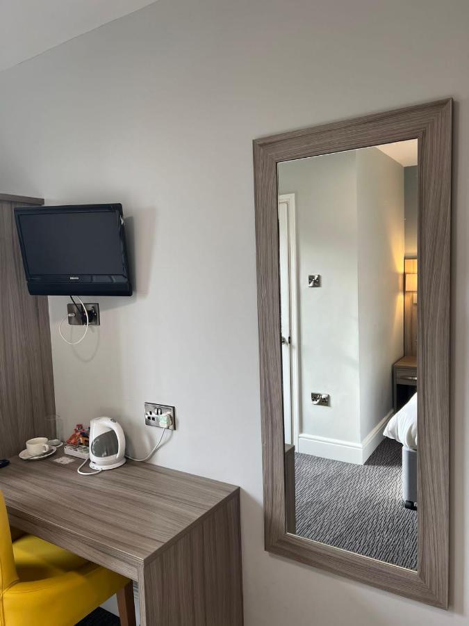 St Andrews Town Hotel 드로이트위치 외부 사진