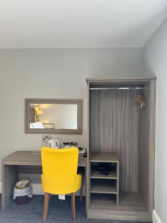 St Andrews Town Hotel 드로이트위치 외부 사진