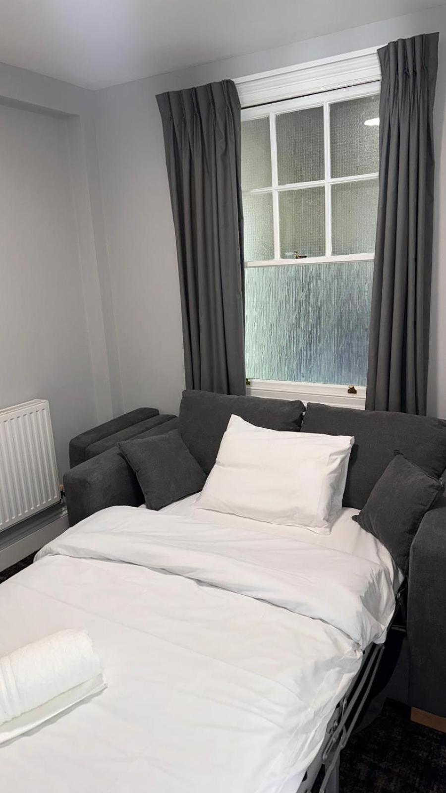 St Andrews Town Hotel 드로이트위치 외부 사진