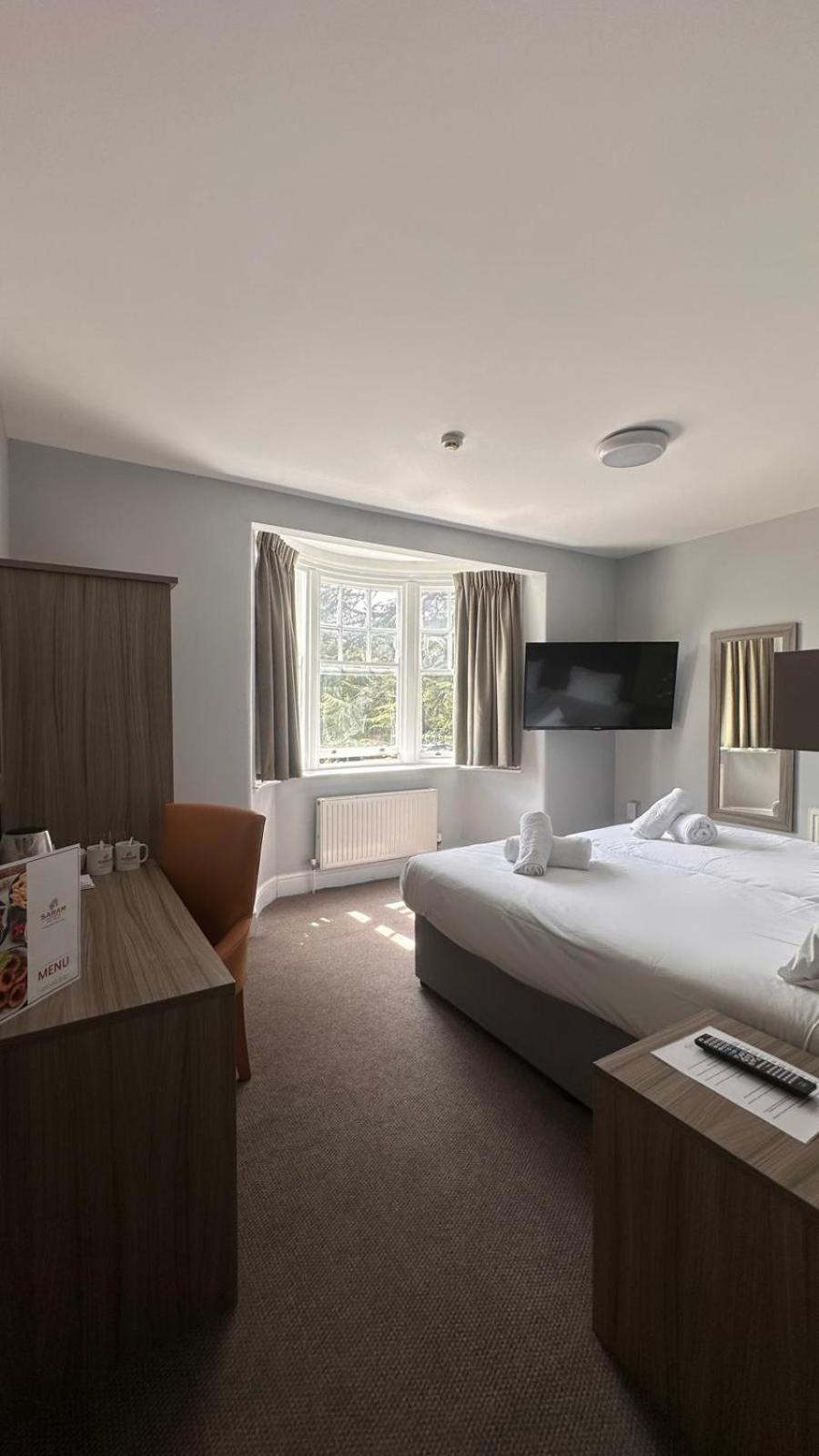 St Andrews Town Hotel 드로이트위치 외부 사진