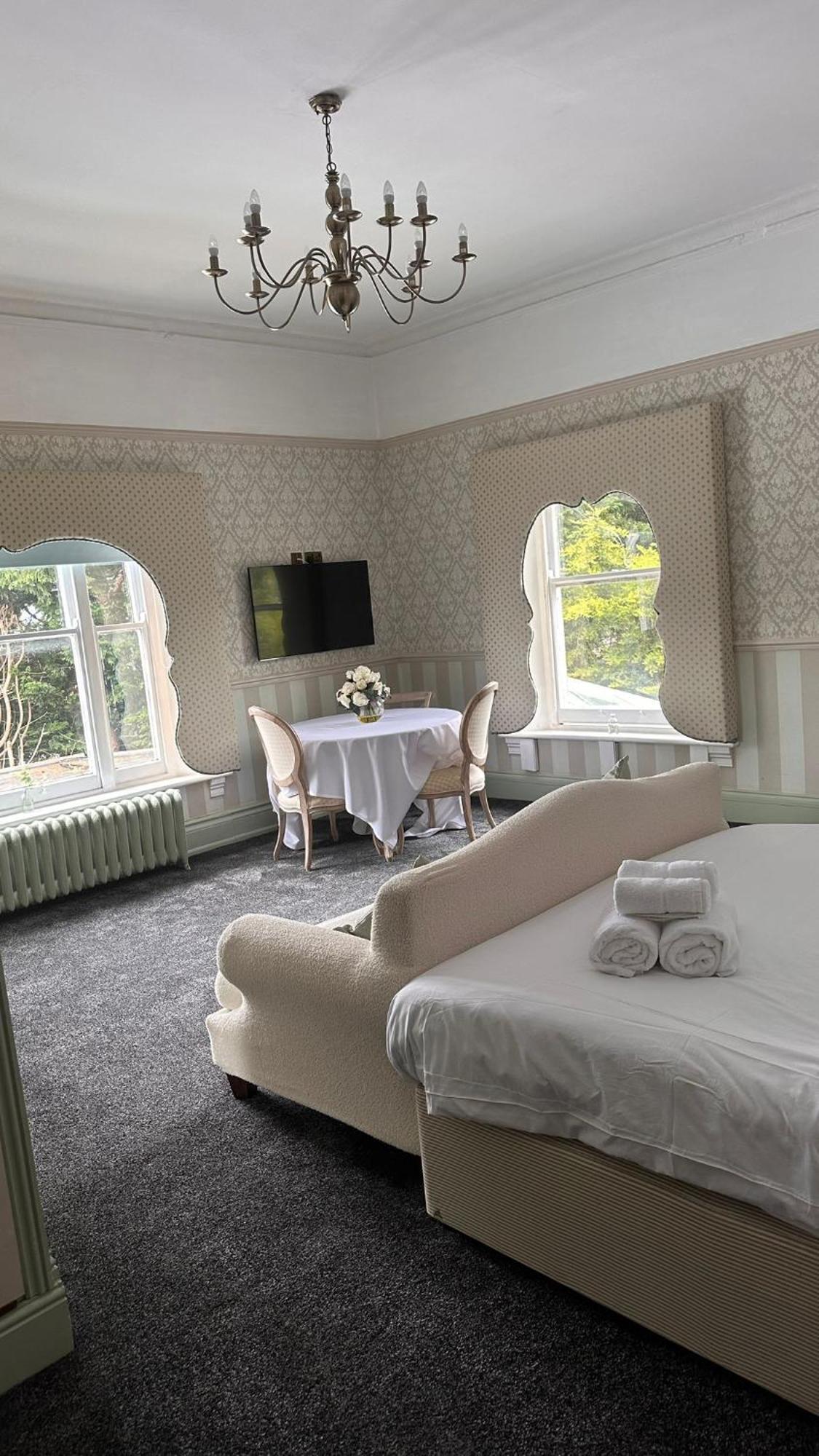 St Andrews Town Hotel 드로이트위치 외부 사진
