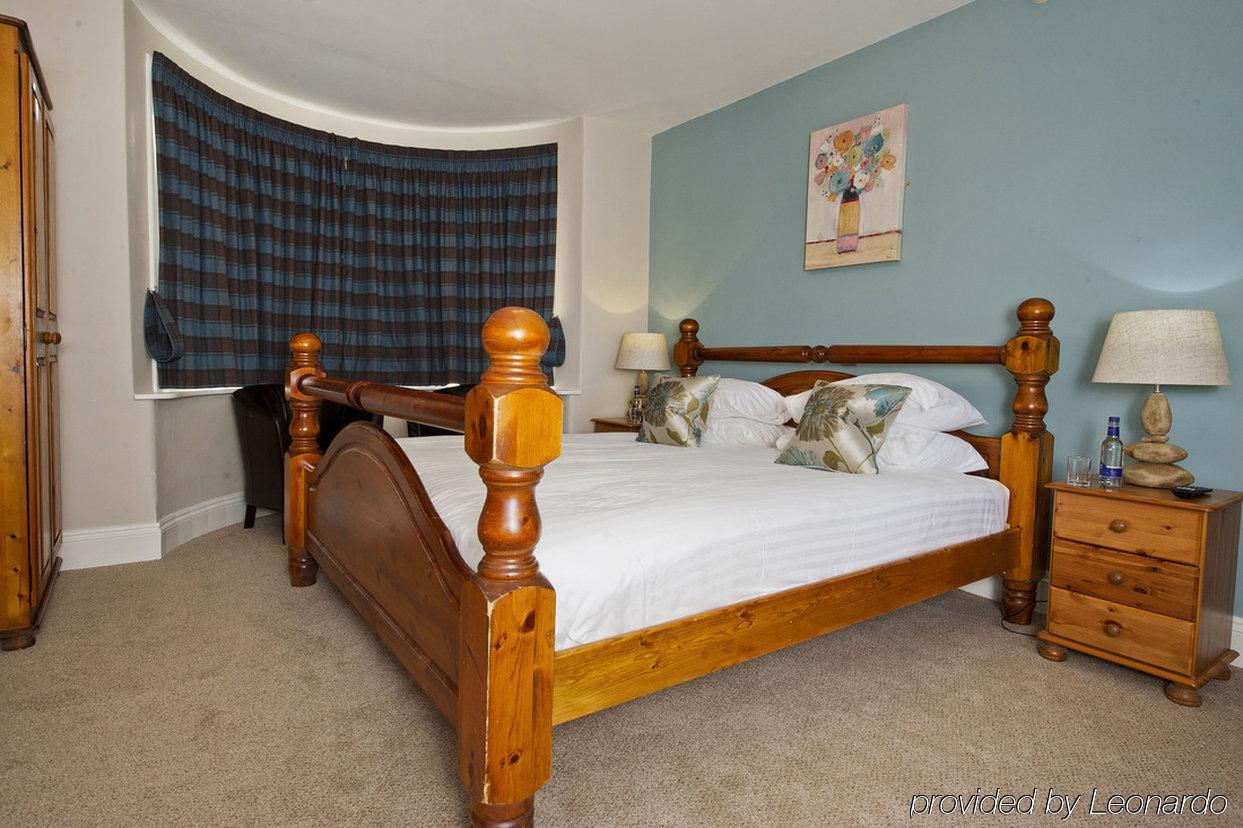St Andrews Town Hotel 드로이트위치 외부 사진