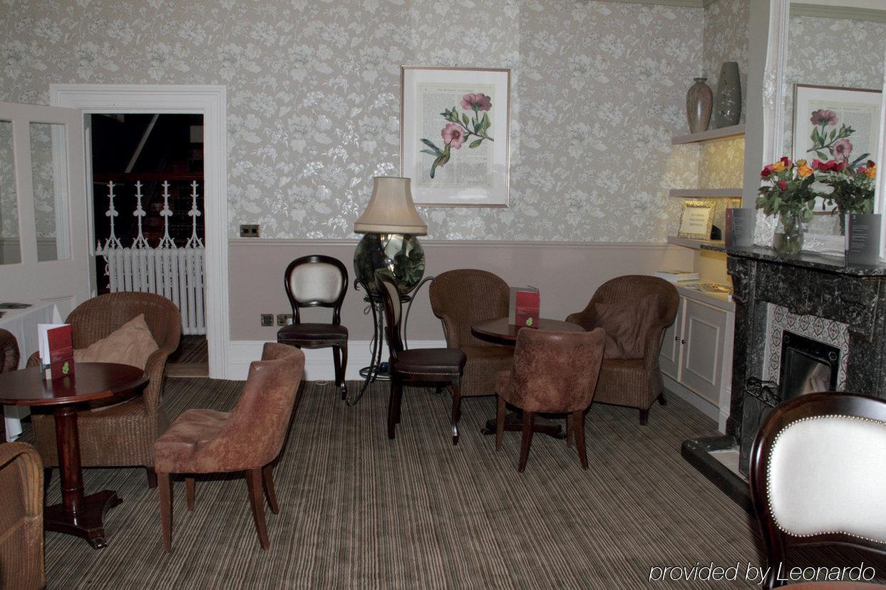 St Andrews Town Hotel 드로이트위치 외부 사진