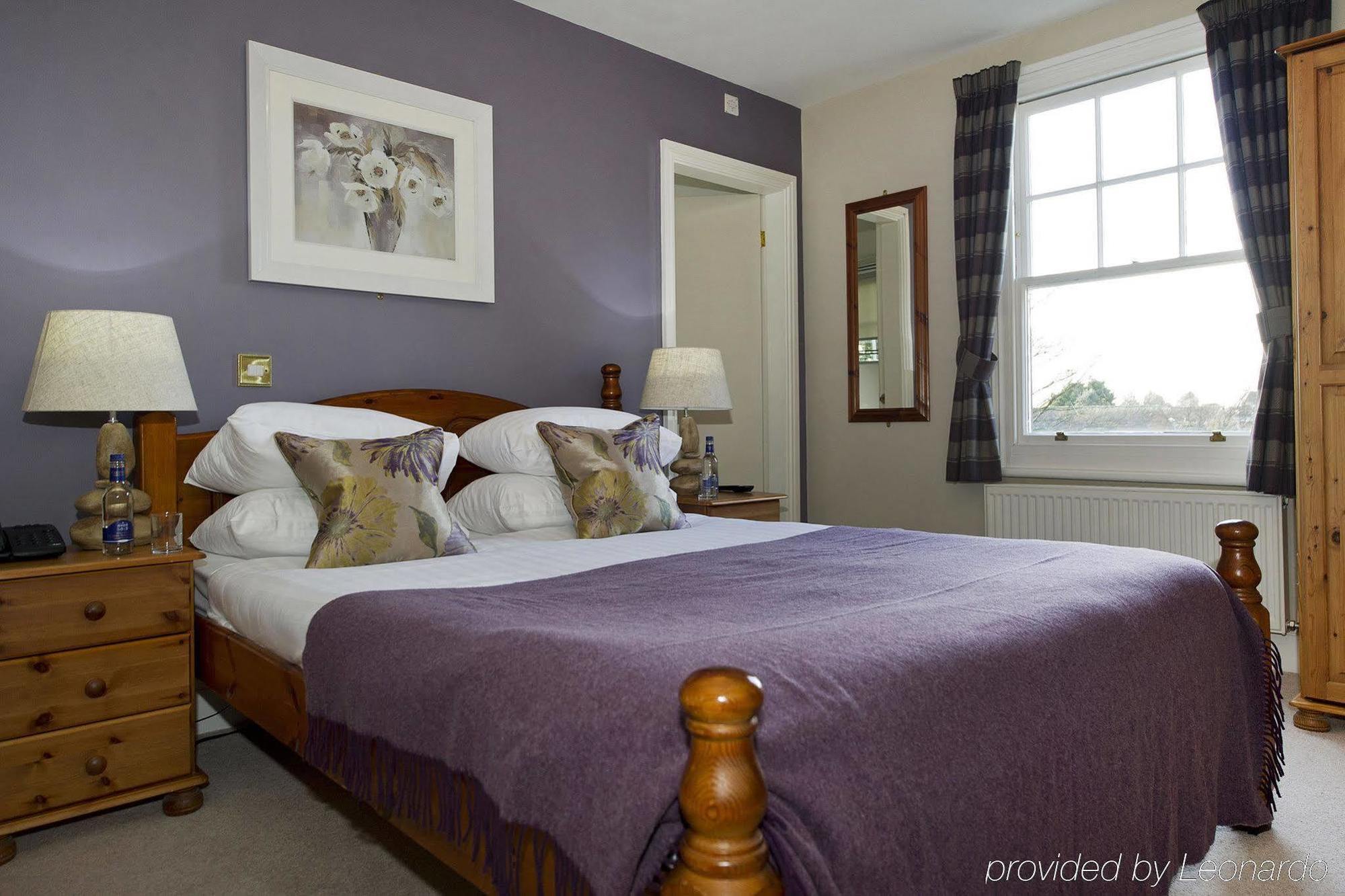 St Andrews Town Hotel 드로이트위치 외부 사진