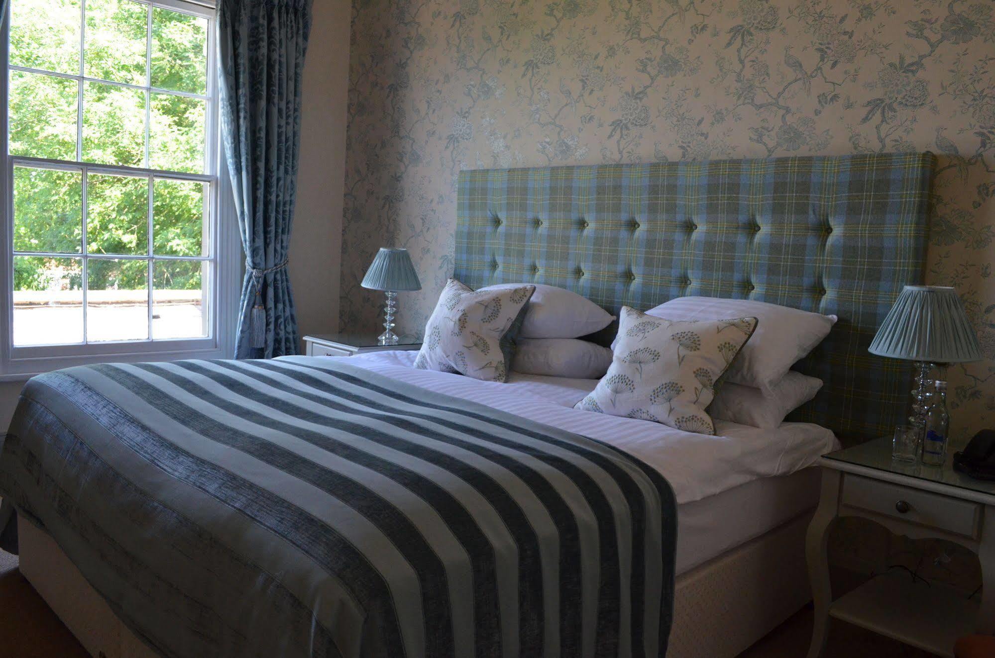 St Andrews Town Hotel 드로이트위치 외부 사진